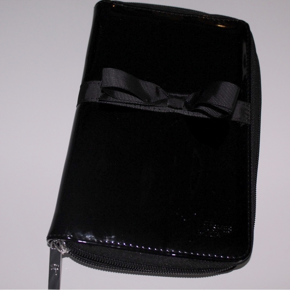 IT Cosmetics makeup Brush Organizer